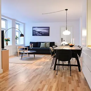  Apartment Sanders Tower - Cozy Two-bedroom In Charming